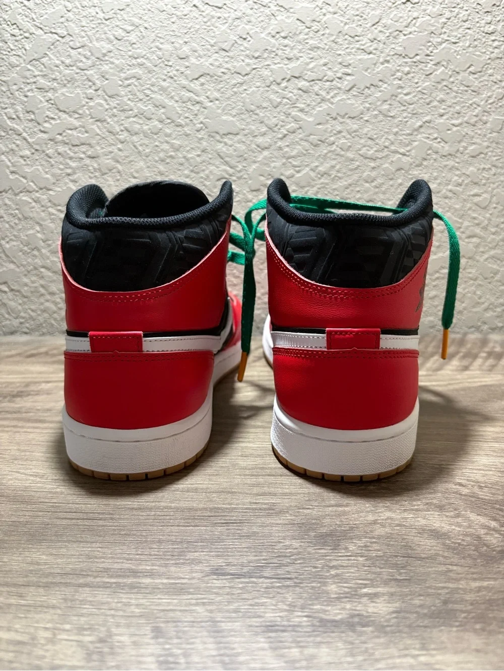 Air Jordan 1 Mid SE Christmas Men’s 10.5 Near DS